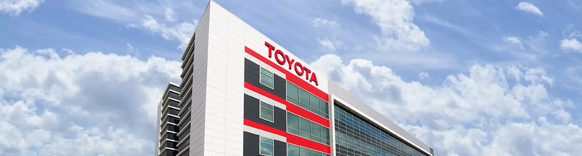 Изображение на странице TOYOTA ПОДВЕЛА ИТОГИ ПРОДАЖ В РОССИИ ЗА 2021 ГОД Официальный дилер Тойота в Санкт-Петербурге
